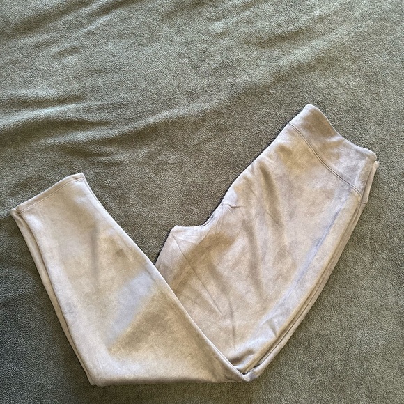 191 Ricki’s Leni Legging in Faux Suede - Picture 5 of 7